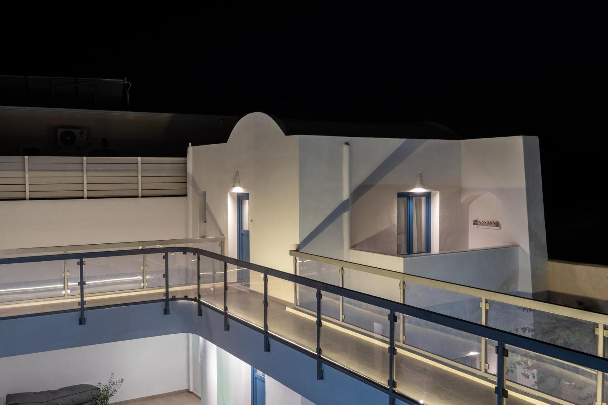 Tristhenia Aparthotel Perissa  Ngoại thất bức ảnh
