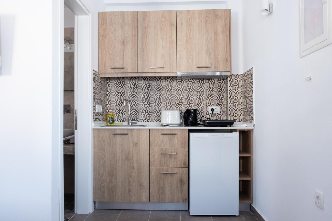 Tristhenia Aparthotel Perissa  Ngoại thất bức ảnh