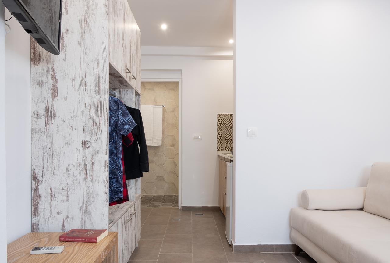 Tristhenia Aparthotel Perissa  Ngoại thất bức ảnh