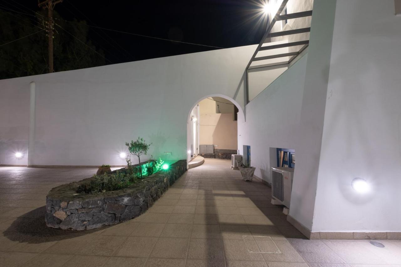 Tristhenia Aparthotel Perissa  Ngoại thất bức ảnh