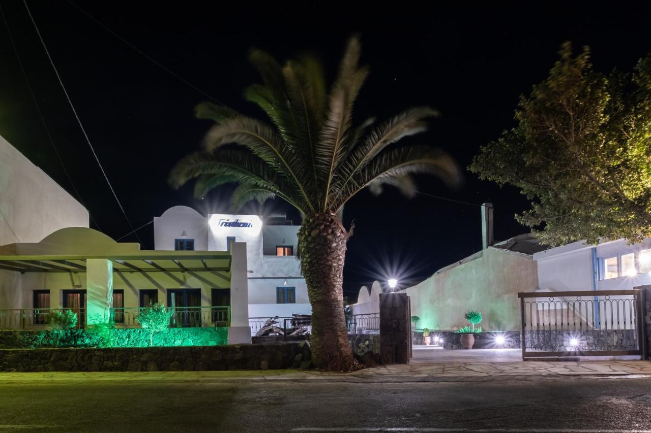 Tristhenia Aparthotel Perissa  Ngoại thất bức ảnh